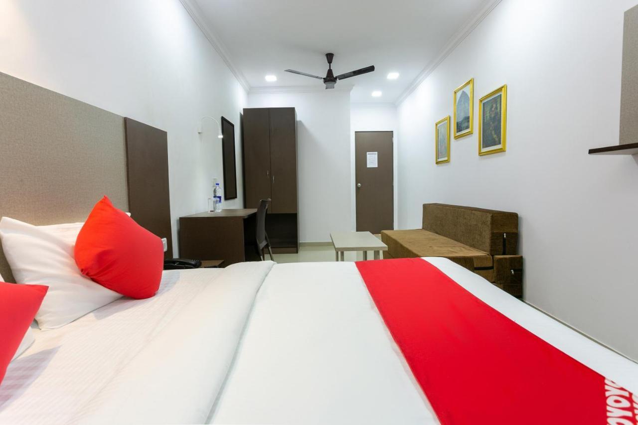 Готель Collection O 74412 Ardaas Residency Мумбаї Екстер'єр фото